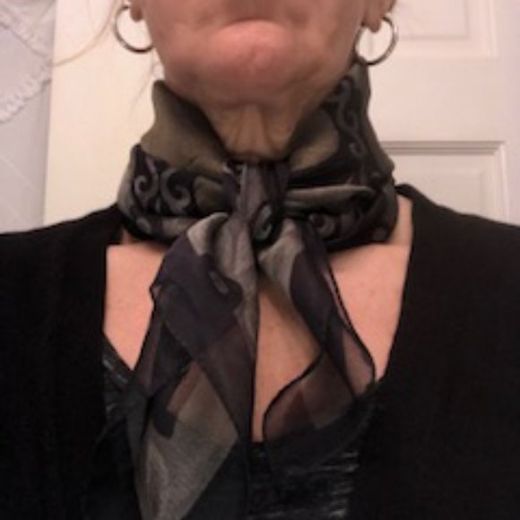 Beautiful large square multi-patterned printed chiffon scarf - Picture 4 of 14